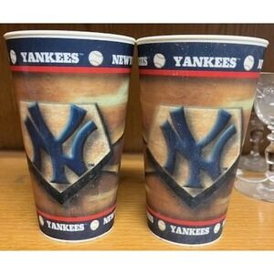(2) New York Yankees Hologram Plastic Cup - Capital Cups
